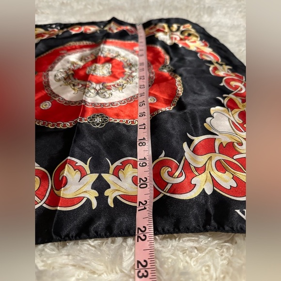 Vecceli Scarf Approximately 21x22 Inches EUC - Picture 4 of 5